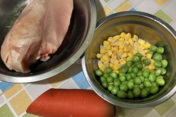 五彩鸡肉丁的做法图解1