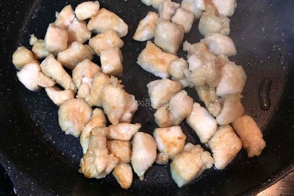 五彩鸡肉丁的做法图解3