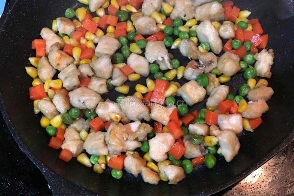 五彩鸡肉丁的做法图解8