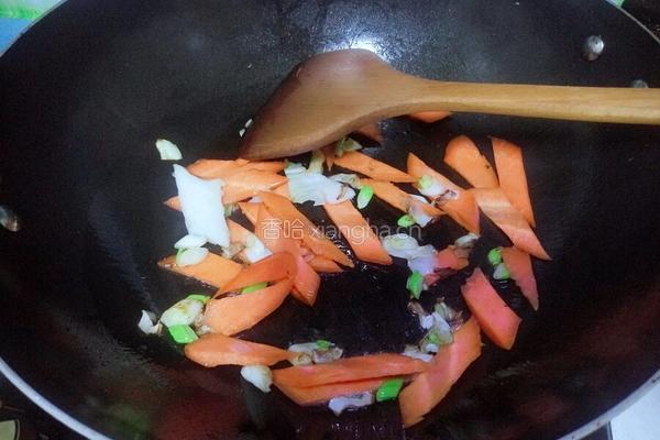 胡萝卜炒白菜白的做法图解4