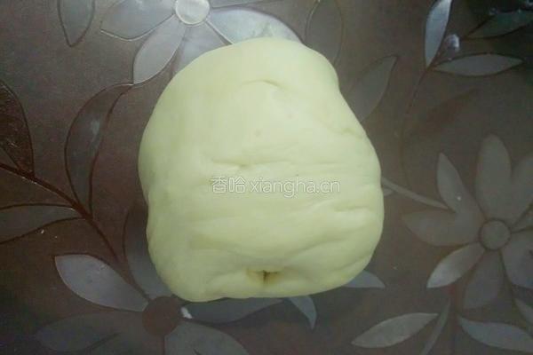 牛奶花型小面包的做法图解3