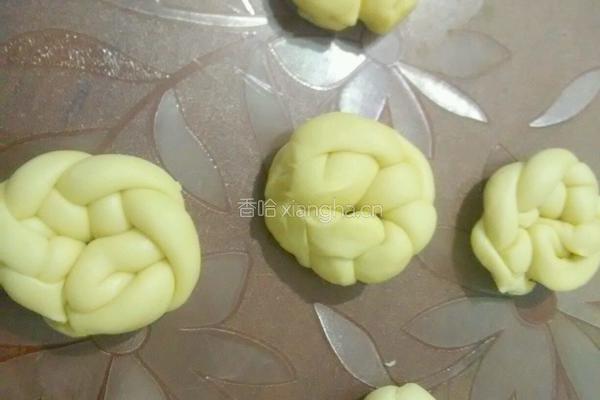 牛奶花型小面包的做法图解12