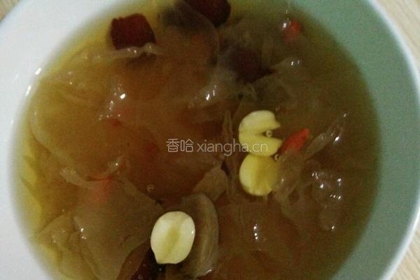 银耳莲子羹的做法图解5