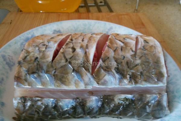 姜末蒸草鱼的做法图解1