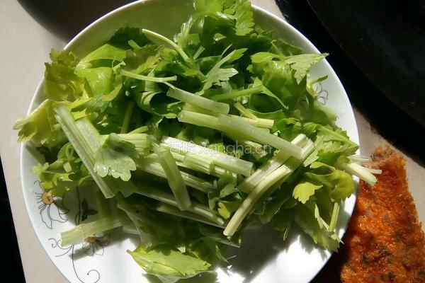 西兰花炒五花肉的做法图解3