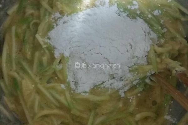 西葫芦鸡蛋饼的做法图解2