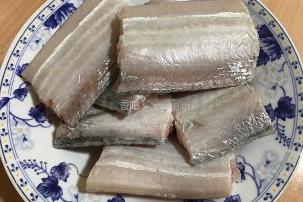 红烧带鱼段的做法图解1