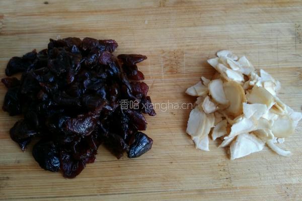 人参桂圆膏的做法图解1