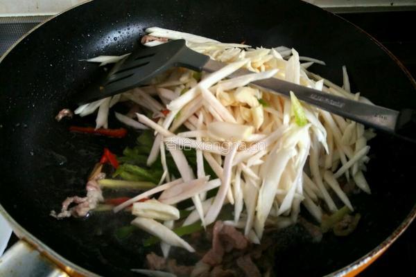 茭白炒肉丝的做法图解7