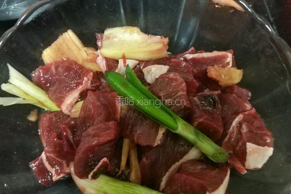 萝卜炖牛肉的做法图解2