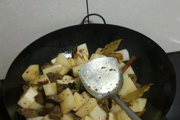 萝卜炖牛肉的做法图解5