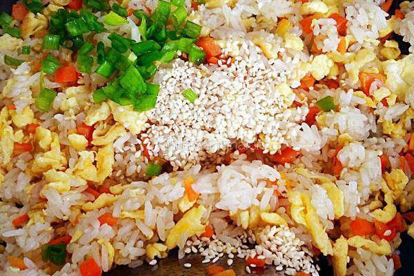 葱油胡萝卜炒饭的做法图解13
