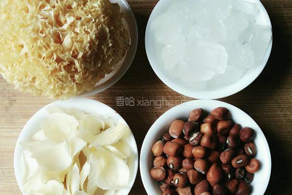 银耳百合红豆汤的做法图解1