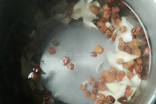 银耳百合红豆汤的做法图解4