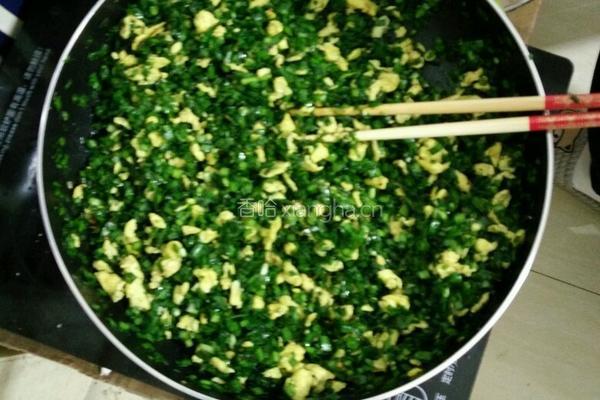 韭菜鸡蛋水饺的做法图解2