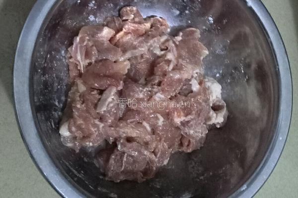 瘦肉炒秀珍菇的做法图解2