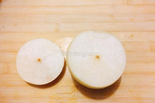 冰糖蒸梨的做法图解2
