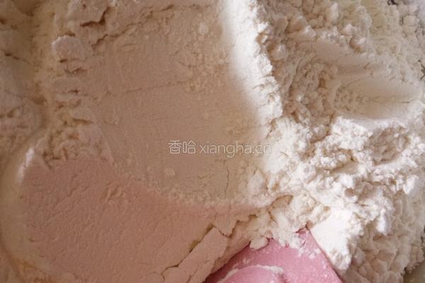 蛋黄白莲蓉月饼的做法图解3