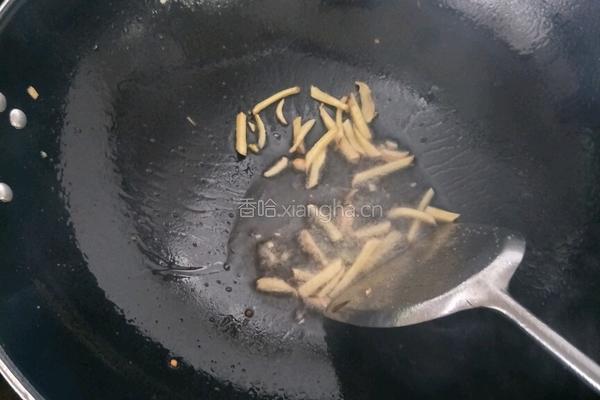 青椒炒腊鸡肉丝的做法图解6
