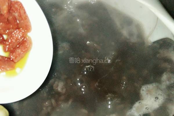枸杞黑豆粥的做法图解5