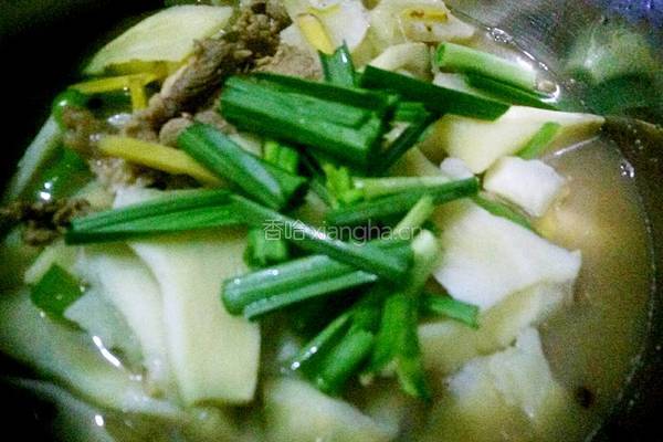山药肉片粉丝汤的做法图解3