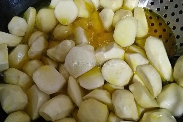 芋头炖鸭子的做法图解1