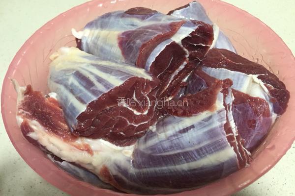 卤牛肉的做法图解1