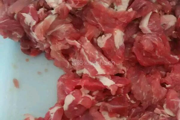 青椒炒肉的做法图解1