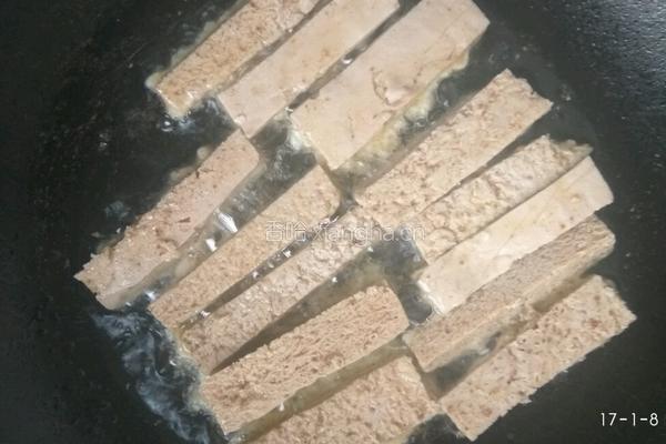 煎孜然冻豆腐的做法图解6