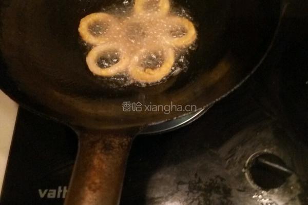 炸鱿鱼圈的做法图解4