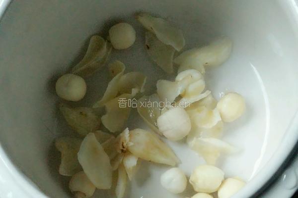 雪梨冰糖银耳羹的做法图解6