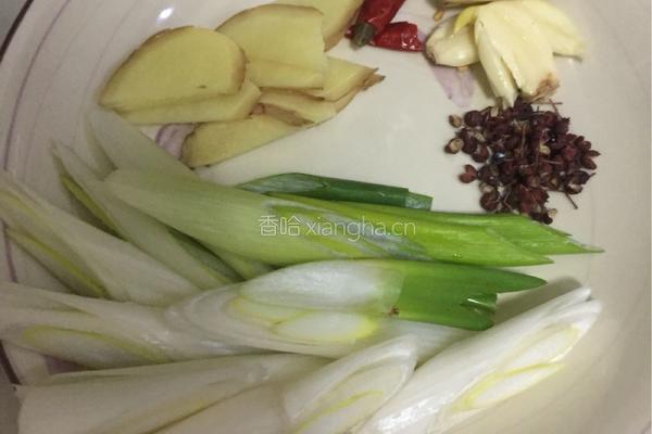 油爆大虾的做法图解2