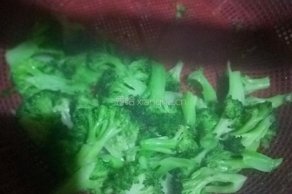 西兰花炒鱼片的做法图解4