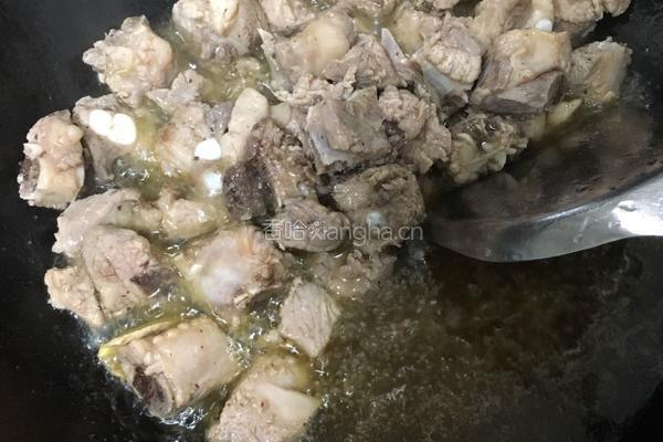 拔丝糖醋排骨的做法图解2