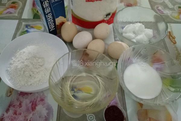 红丝绒蛋糕卷的做法图解3