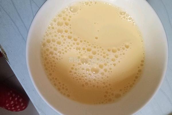 香滑牛奶鸡蛋羹的做法图解3