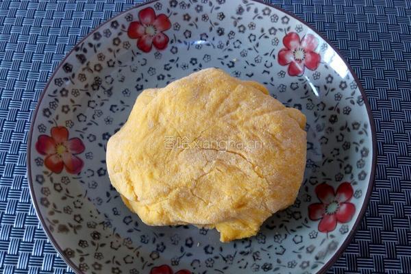 南瓜豆沙饼的做法图解2