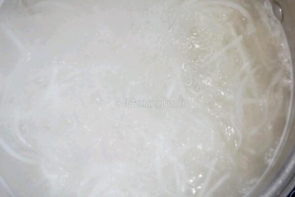 萝卜粉丝籽虾汤的做法图解3