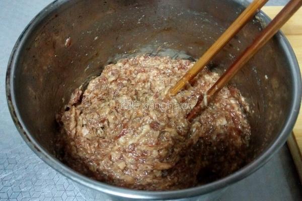 猪肉大葱烧麦的做法图解1