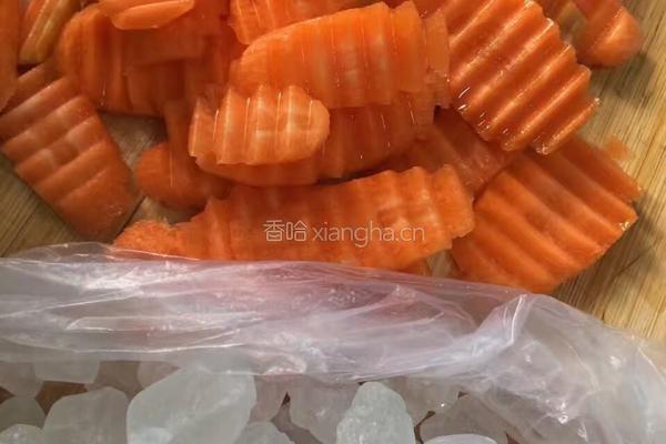 胡萝卜果脯的做法图解3