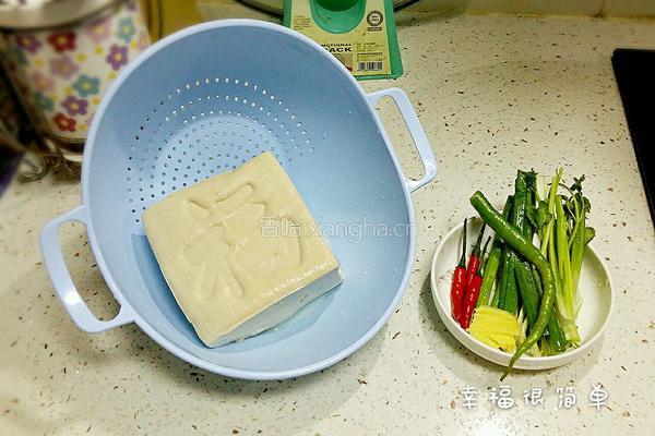 剁椒豆腐的做法图解1