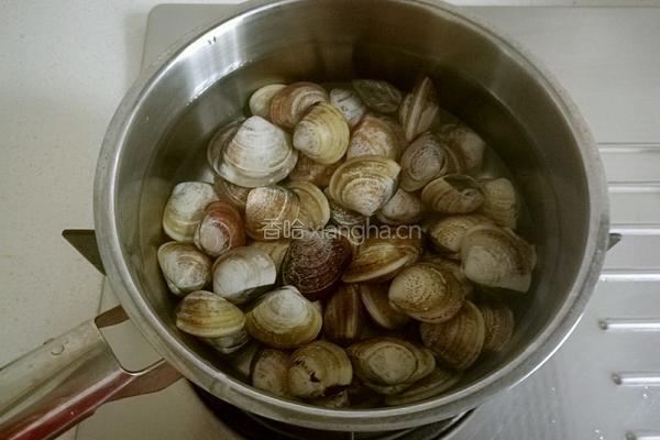红油蛤蜊黄瓜的做法图解2