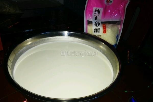 自制炼乳的做法图解1
