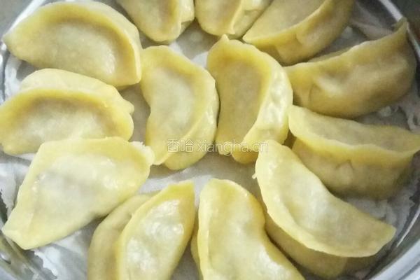 薄皮玉米面酸菜油梭子馅蒸饺的做法图解7
