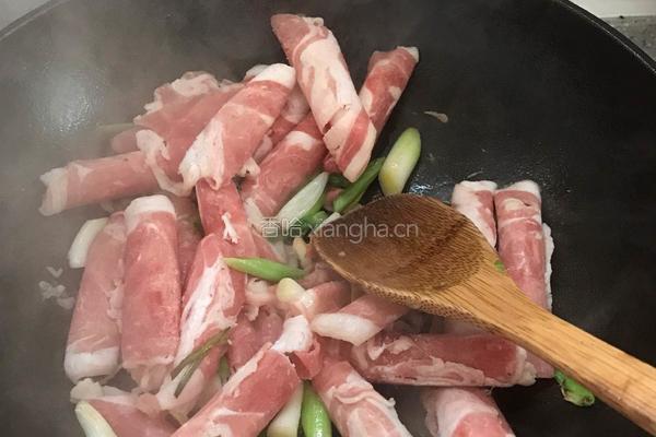 蒜苗爆羊肉的做法图解3