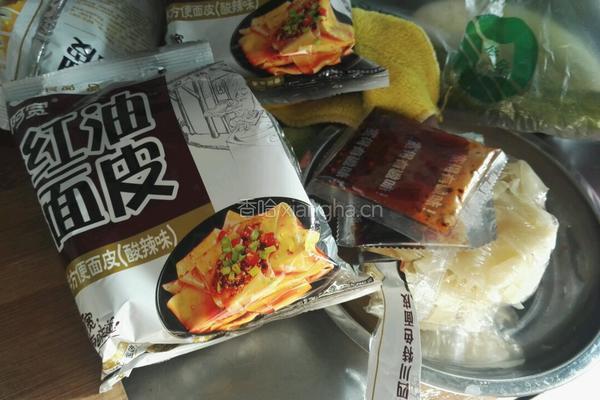 红油面皮的做法图解1