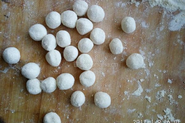 芹菜鸡蛋木耳饺子的做法图解10