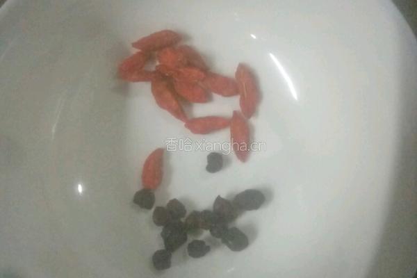 五味子枸杞一茶的做法图解1