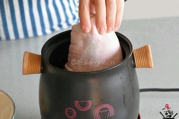 酱焖肘子的做法图解1