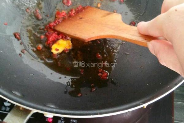 红糟炒花蛤的做法图解2